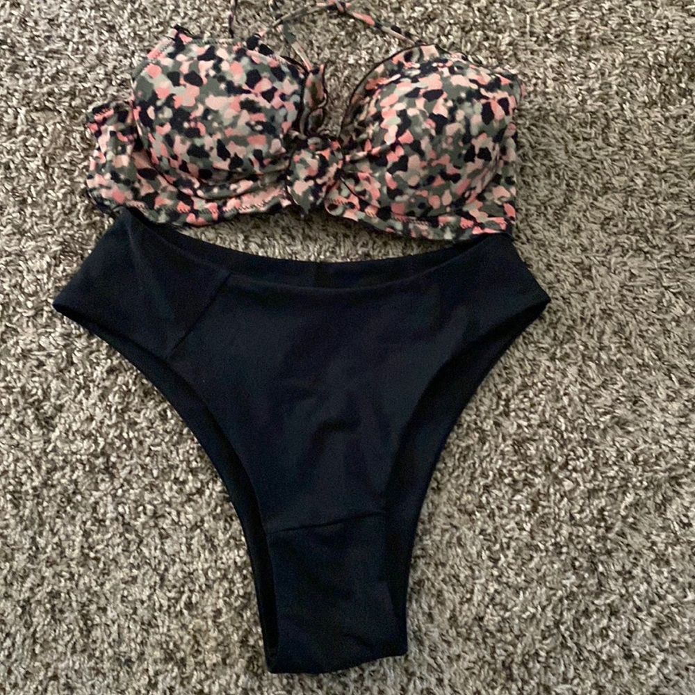 Bikini. 36c top. L bottom.
